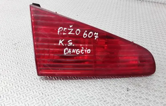 Peugeot 607 Tailgate rear/tail lights