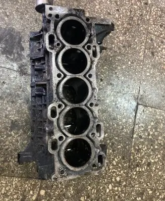 Volvo XC70 Engine block 