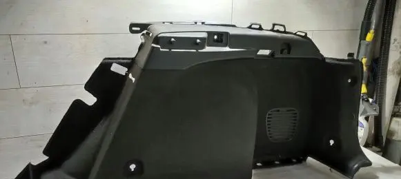 Trunk/boot side trim panel