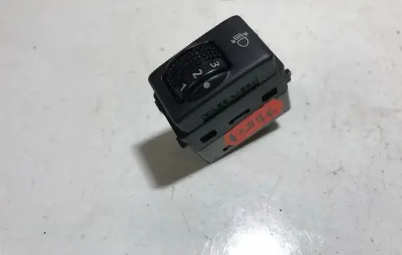 Nissan Juke I F15 Headlight level height control switch