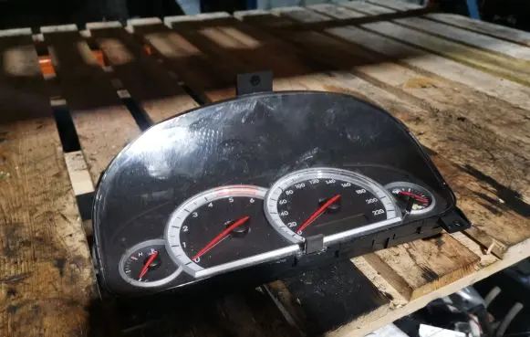 Chevrolet Captiva Speedometer (instrument cluster) 96628241