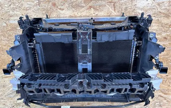 Volkswagen Touareg III Front piece kit 