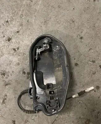 BMW X3 E83 Front door exterior handle/bracket 7199556