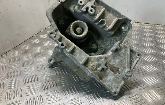 Nissan Cube Z12 Engine mount bracket