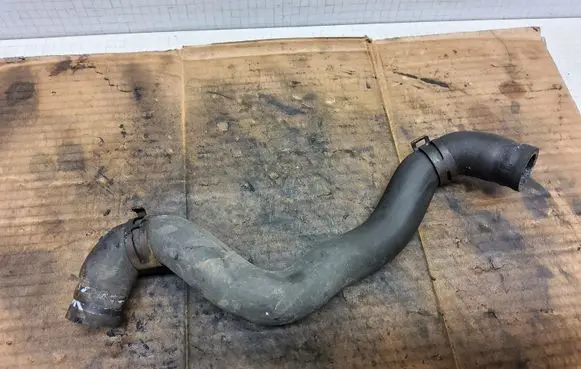 Volkswagen Transporter - Caravelle T5 Engine coolant pipe/hose 7H0121073F