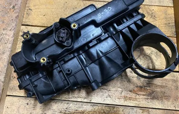 Mercedes-Benz E W211 Intake manifold A6460902237 6460902237