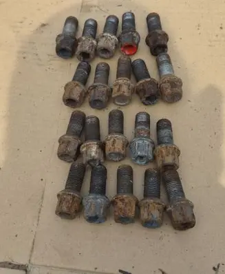 Volkswagen Touran I Nuts/bolts 