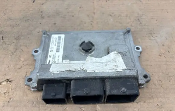 Peugeot 208 I Engine control unit/module V29032215A 121590080 9805353080