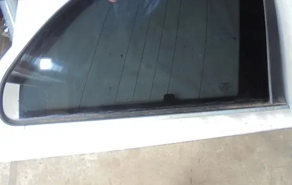 Volvo XC90 Side middle window/glass 30779373