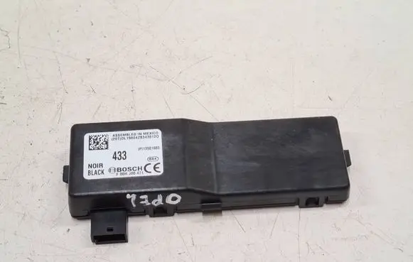 Opel Insignia A Door central lock control unit/module F00HJ00471 13501980