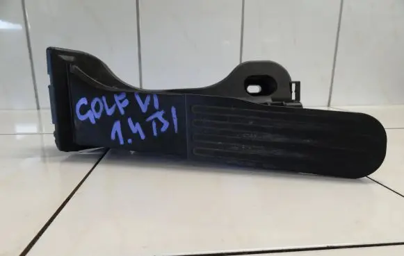 Volkswagen Golf VI Accelerator throttle pedal 1K1721503T