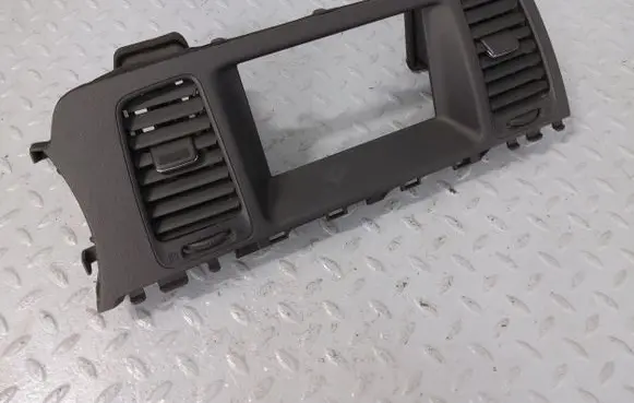 Nissan Murano Z51 Dash center air vent grill 687501AA0B 68750A35700
