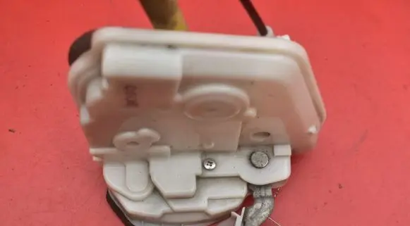 Mazda 2 Front door lock