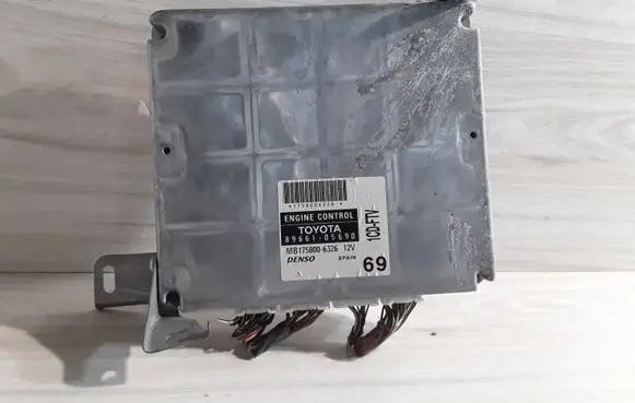 Toyota Avensis T250 Engine control unit/module MB1758006326 8966105690