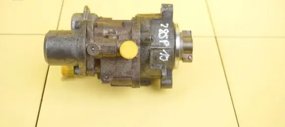 BMW 5 E60 E61 Fuel injection high pressure pump 7613933 28SP10