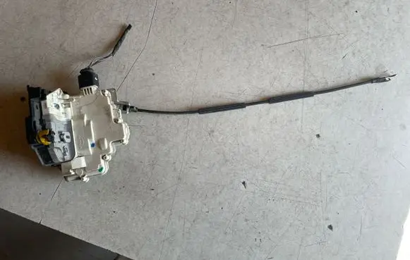 Seat Leon (1P) Rear door lock 1P0839015