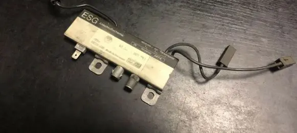BMW 3 E36 Antenna control unit 1387751