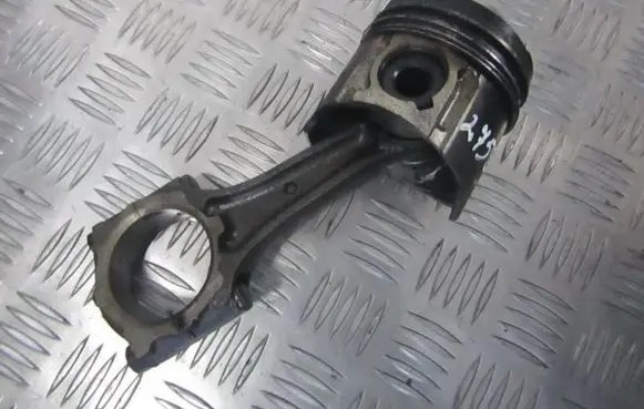 Opel Astra H Piston with connecting rod