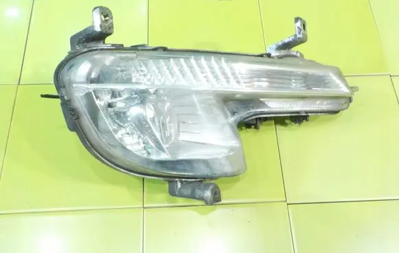 Peugeot 508 Front fog light 9670476180 XP283