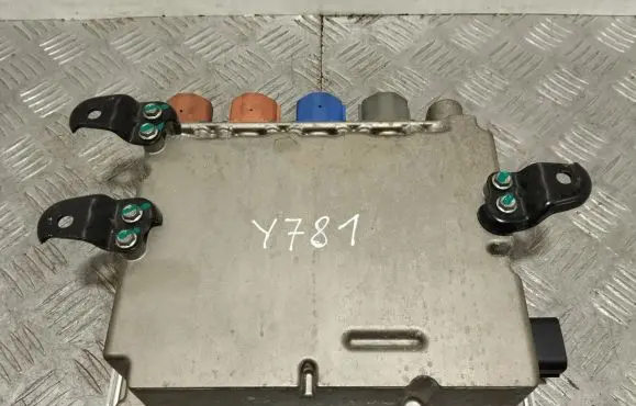 Voltage converter inverter