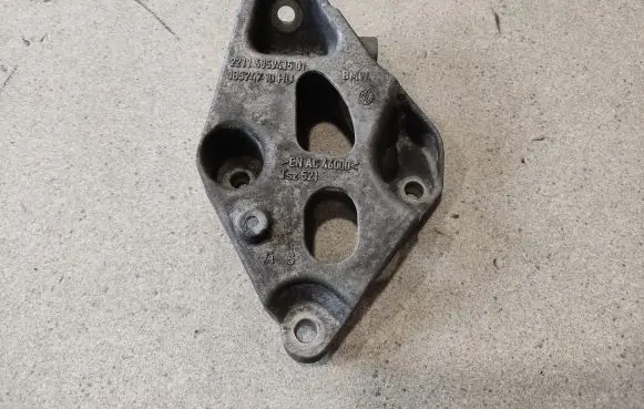 BMW 4 F36 Gran coupe Engine mounting bracket 6859415