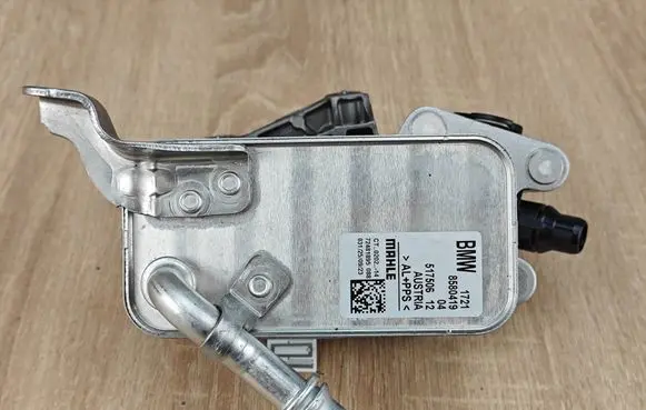 Engine oil radiator