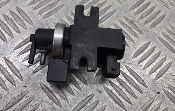 BMW 3 E46 Valve vacuum 72279600