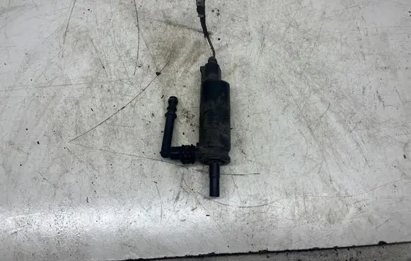 Volkswagen Golf Plus Headlight washer pump 3B7955681