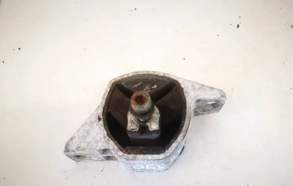 Citroen C3 Engine mount bracket
