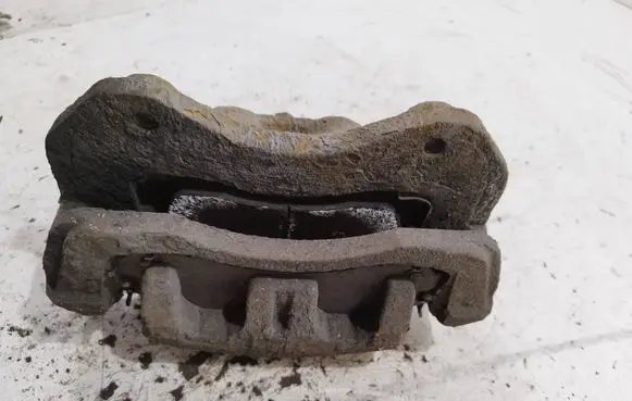 Mitsubishi Outlander Front brake caliper