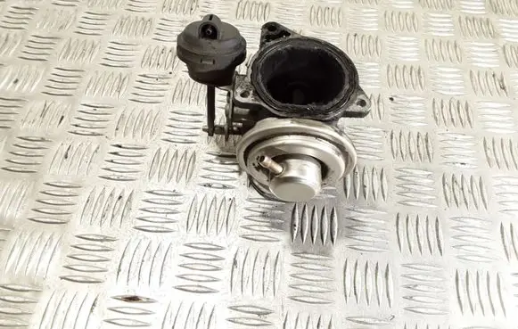 Volkswagen Caddy EGR valve 03G131501A