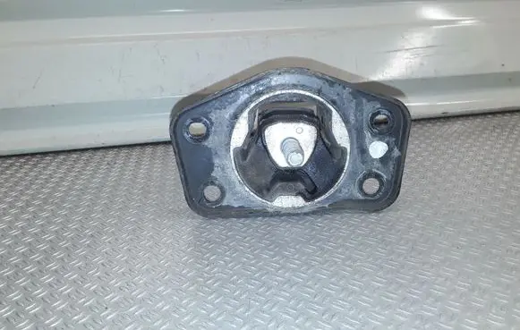 Mitsubishi Colt Gearbox mount 