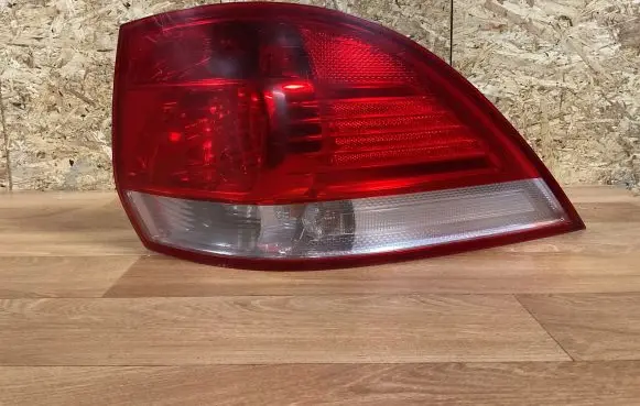 Volkswagen Golf V Rear/tail lights 1k9945096