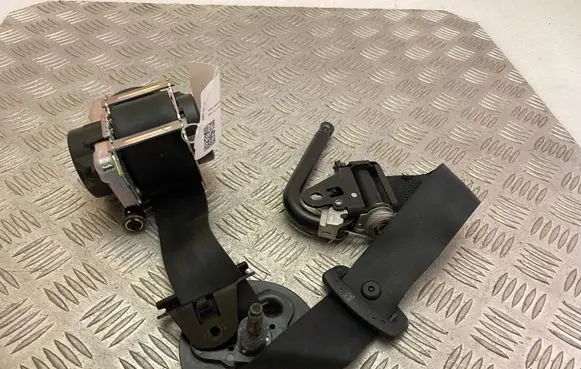 Land Rover Discovery 5 Front seatbelt HY32611B08CC