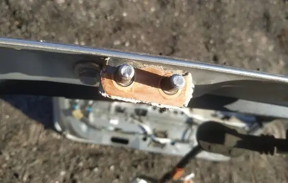 Toyota Prius (XW20) Tailgate/trunk/boot hinge