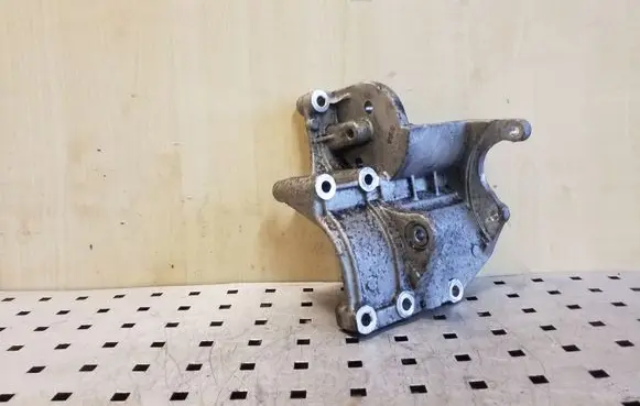 KIA Sorento Power steering pump mounting bracket 