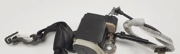 Volkswagen Golf IV Middle seatbelt (rear) 1J0857807D