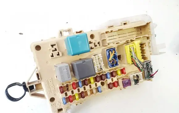 Toyota Corolla Verso AR10 Fuse box set 892210f010 89221-0f010
