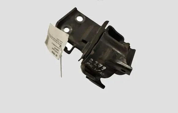 Toyota Auris 150 Engine mount bracket