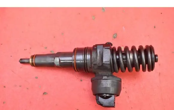 Volkswagen Golf IV Fuel injector 038130073AQ