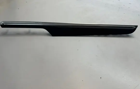 Porsche Macan (95B) Front door trim bar 95B867062