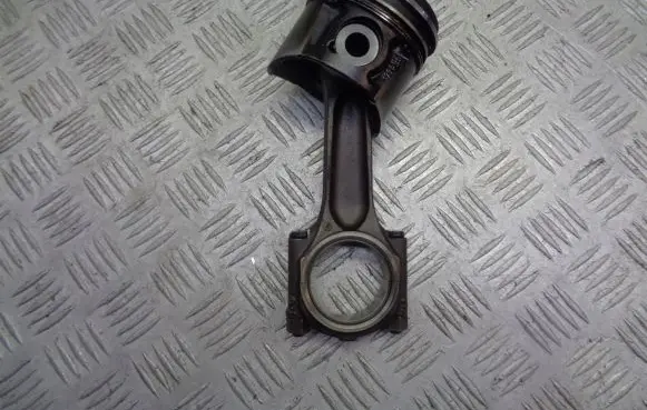 Volvo V50 Piston 