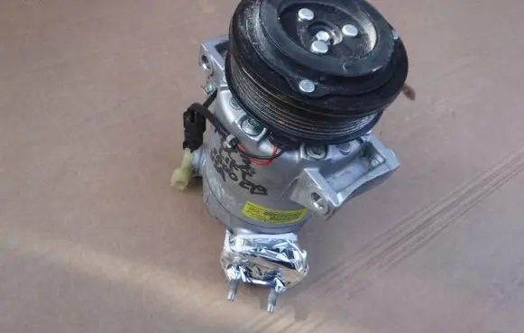 Ford Focus Air conditioning (A/C) compressor (pump) F1F119D629FD