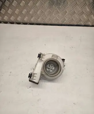 Toyota RAV 4 (XA40) Hybrid/electric vehicle battery fan G923048070 1173006451