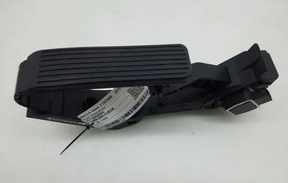 Mercedes-Benz CLS C219 Accelerator throttle pedal A2113000504