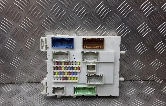 Ford Focus Fuse module bv6n14a073fs