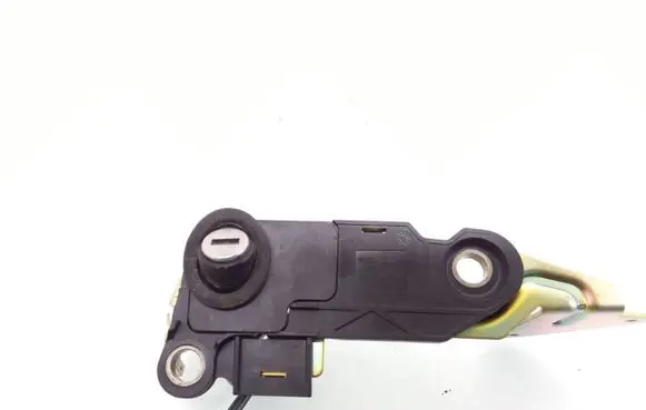 Volkswagen PASSAT B5.5 Tailgate exterior lock 3B9827297A