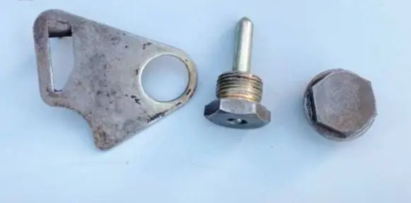 Mercedes-Benz W123 other engine part 