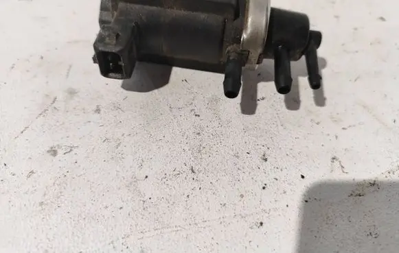 Audi A6 S6 C5 4B Turbo solenoid valve 059906627 98T226 2190322