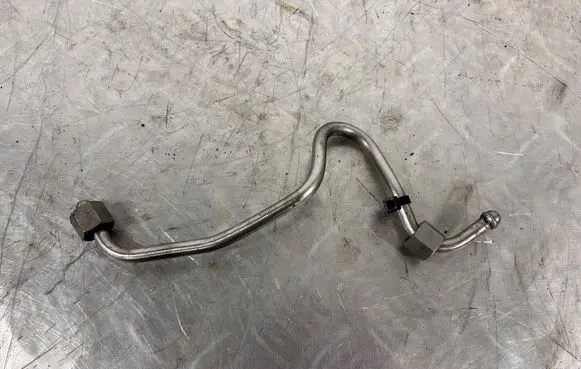 BMW X5M E70 Fuel injector supply line/pipe 